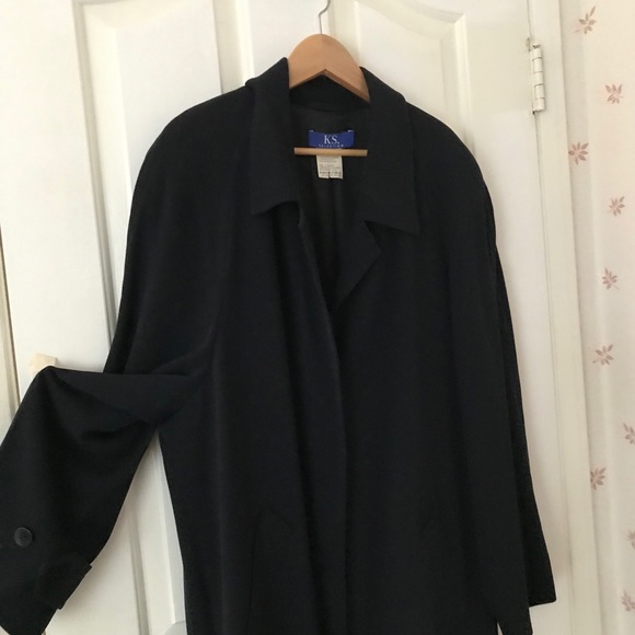 Ladies coat - Picture 1 of 3